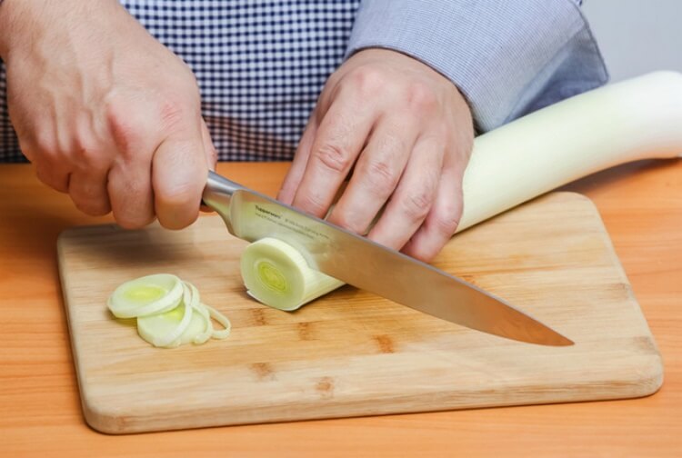 Нож режет овощи. Нож для овощей. Нож для нарезки. Нарезание овощей. Ножи для овощей профессиональные.